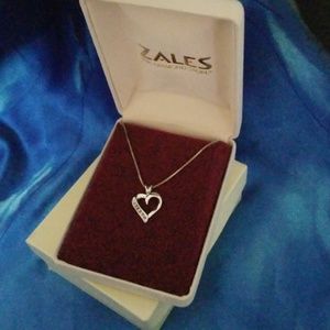 Zales 10k white gold and diamond heart pendant